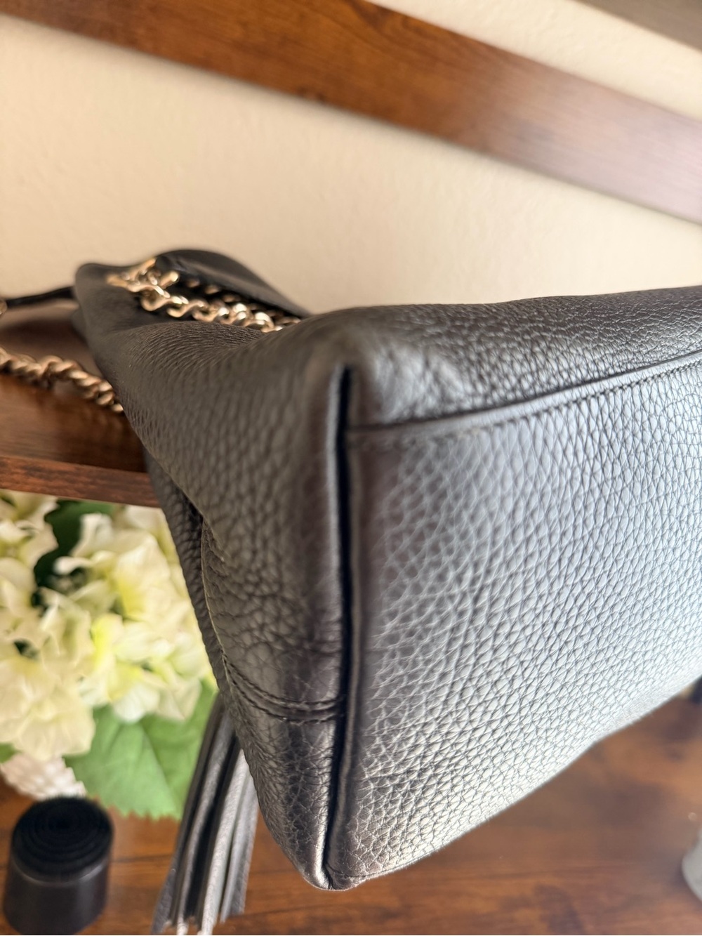 Authentic Gucci Medium Soho- Pebbled Leather Tassel Shoulder Bag with Gold Chain - Picture 4 of 11